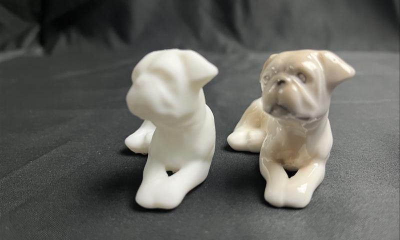 A side by side of a ceramic pug from the library's special collections and a 3D printed model of it.