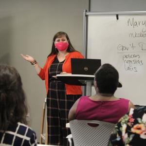 Mary Oberlies leads a library instruction class