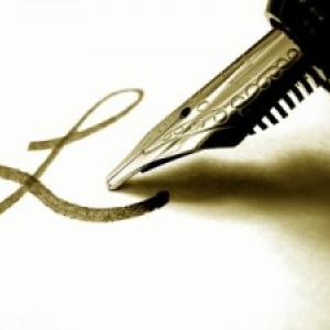 Fountain pen nib writing the letter L